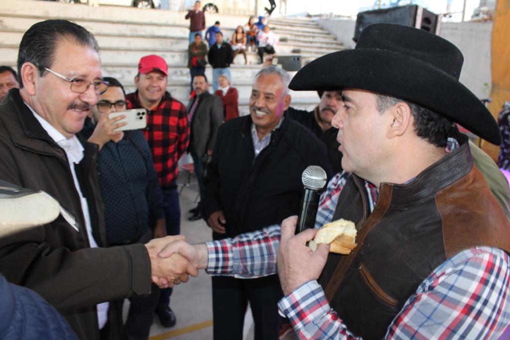 Reginaldo Sandoval y Balta Gaona celebran tradicional festejo de Reyes en Cotzio”
