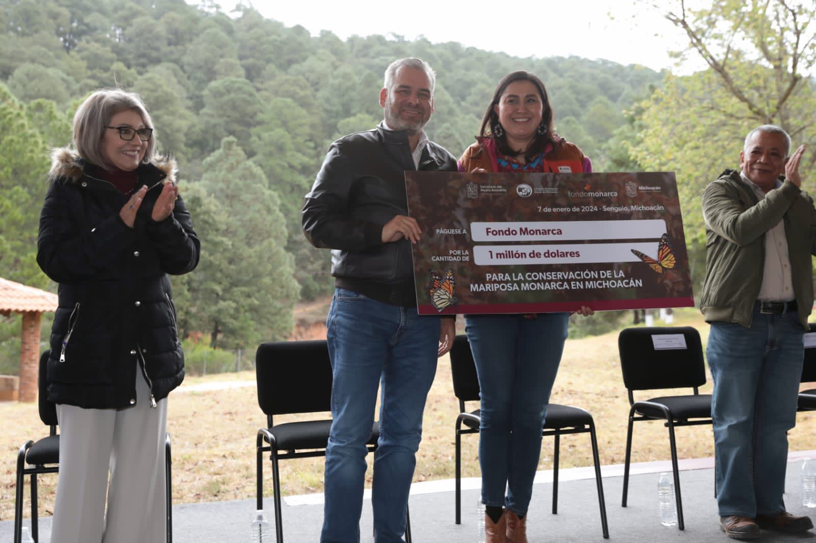 Entrega Bedolla un mdd para el Fondo Monarca