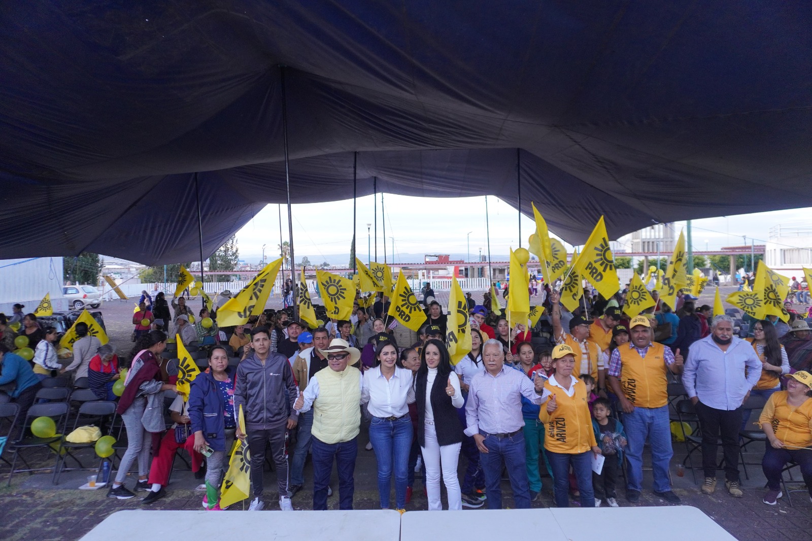 Se reúne Araceli Saucedo Reyes con militancia perredista en la Colonia Primo Tapia Oriente de Morelia
