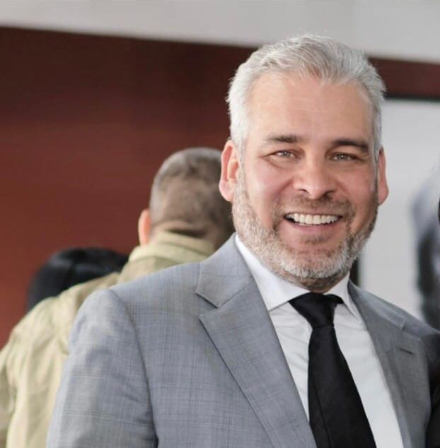 Próxima semana Bedolla entrega 5 mil bases a trabajadores de la educación