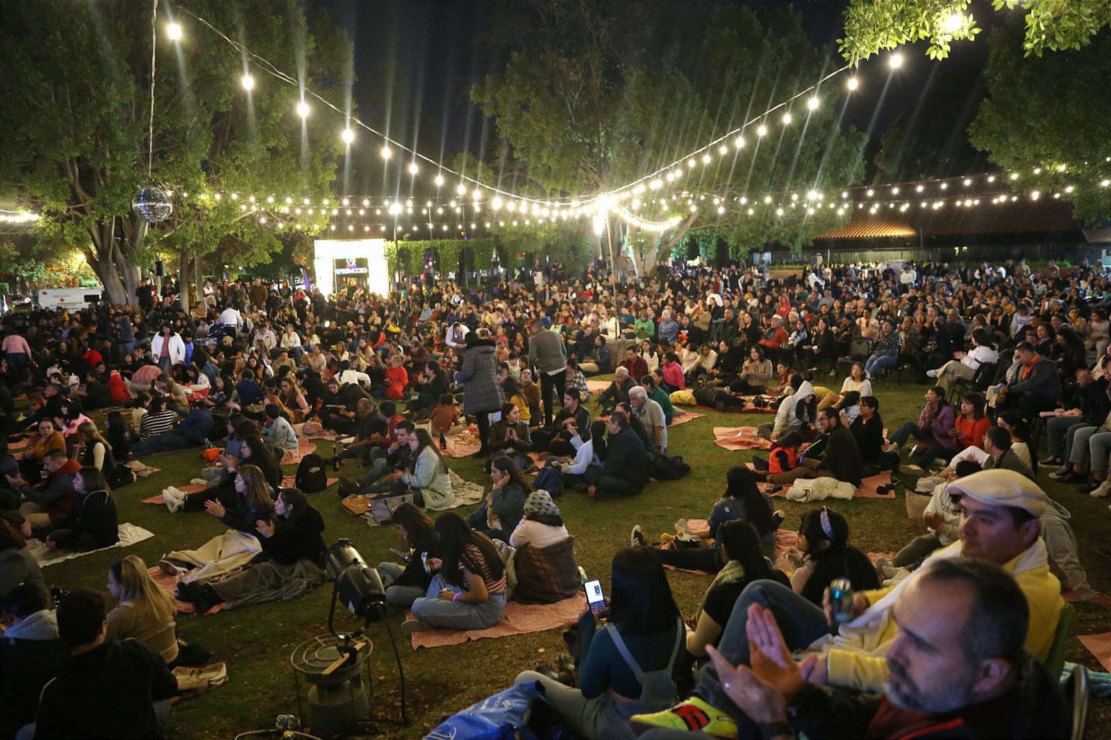 Casi 3 mil personas disfrutaron una noche retro con la Lunada Pop