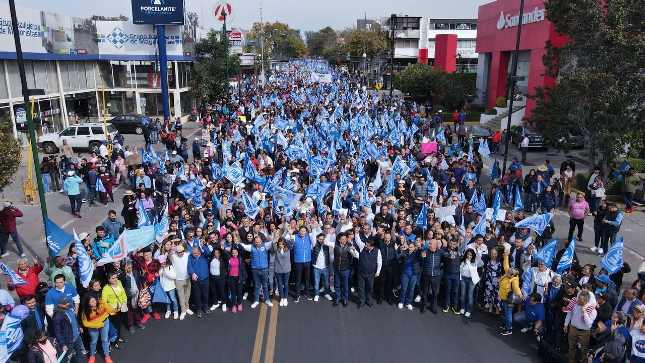 Miles de panistas acompañan a Alfonso Martínez a su inscripción como pre candidato a Morelia