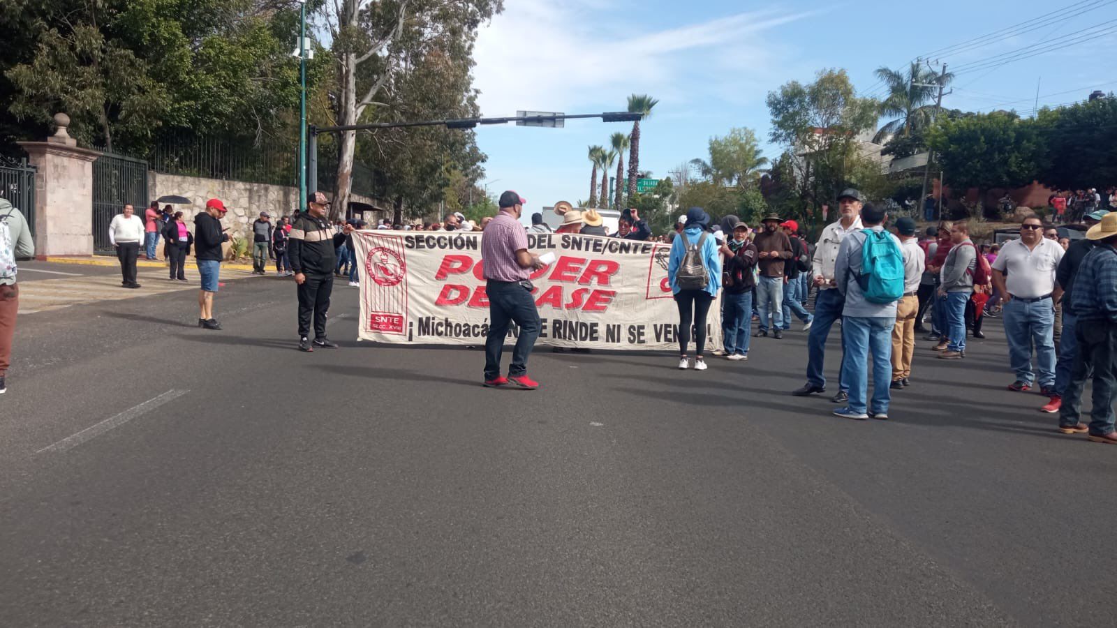 Bloqueo en Libramiento de Casa Michoacán por Integrantes de la CNTE Genera Congestión Vehicular