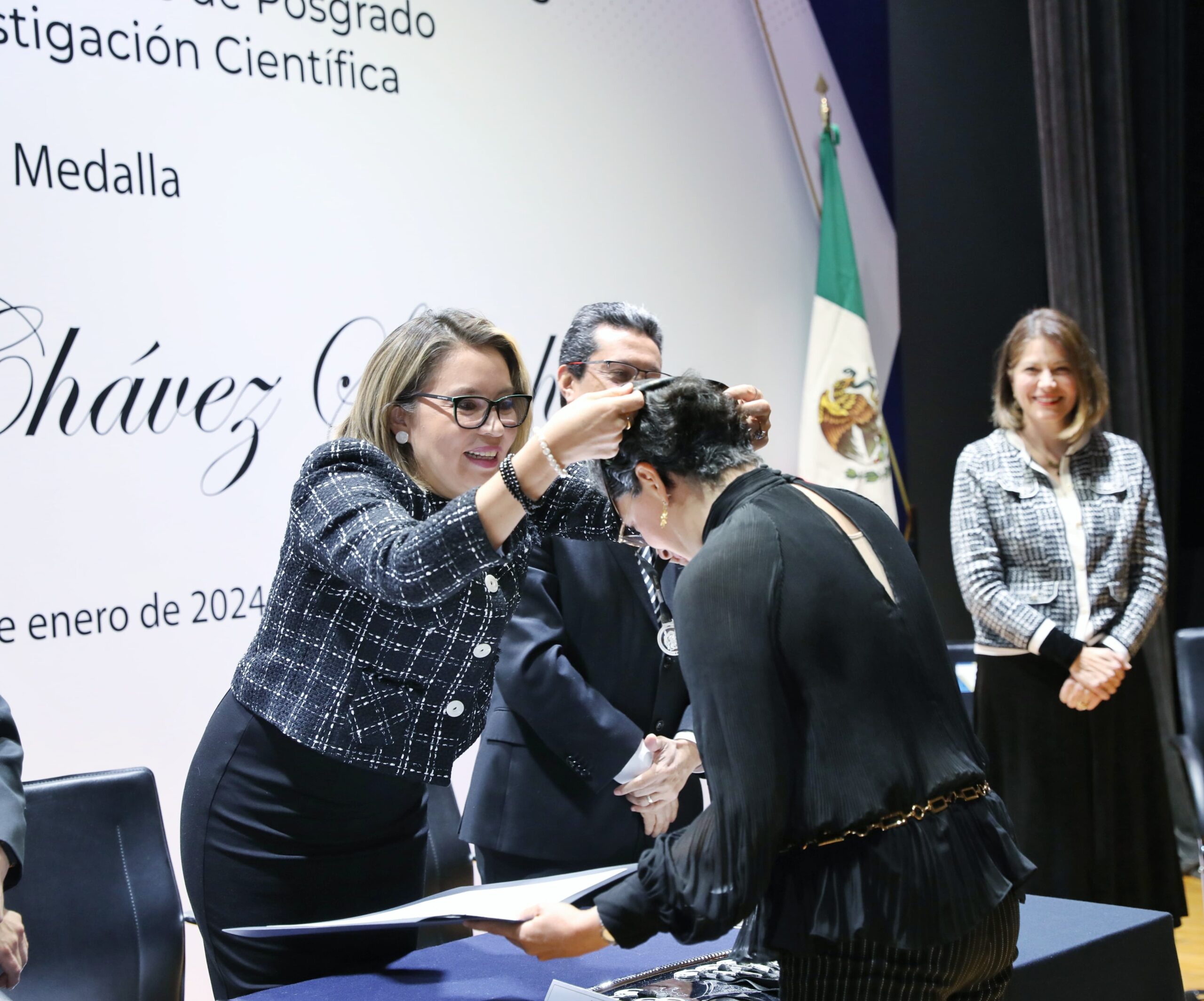 Han alcanzado la excelencia académica: la rectora entrega la medalla “Dr. Ignacio Chávez Sánchez”