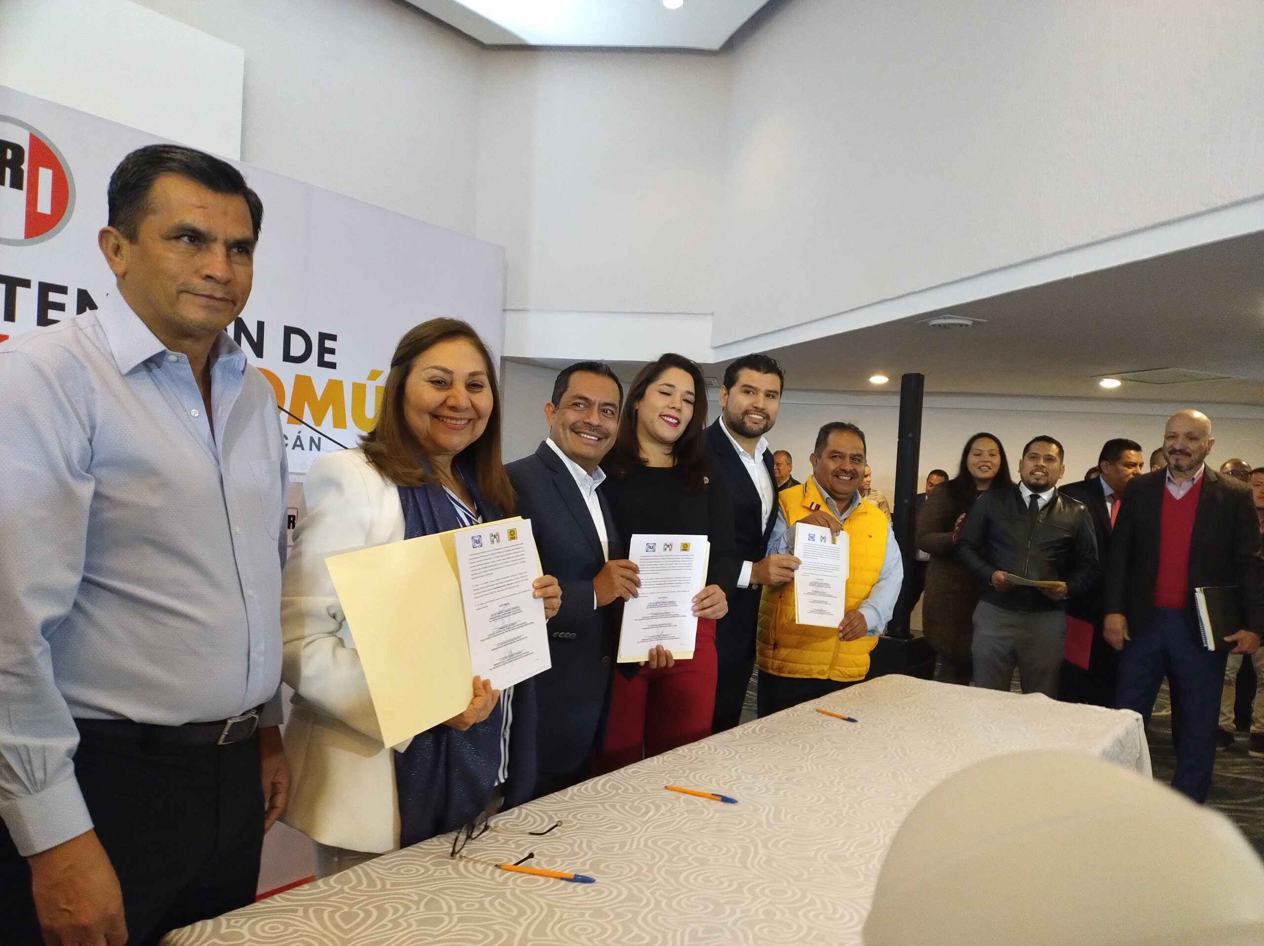 PAN, PRI y PRD firman intención de candidatura común en Michoacán