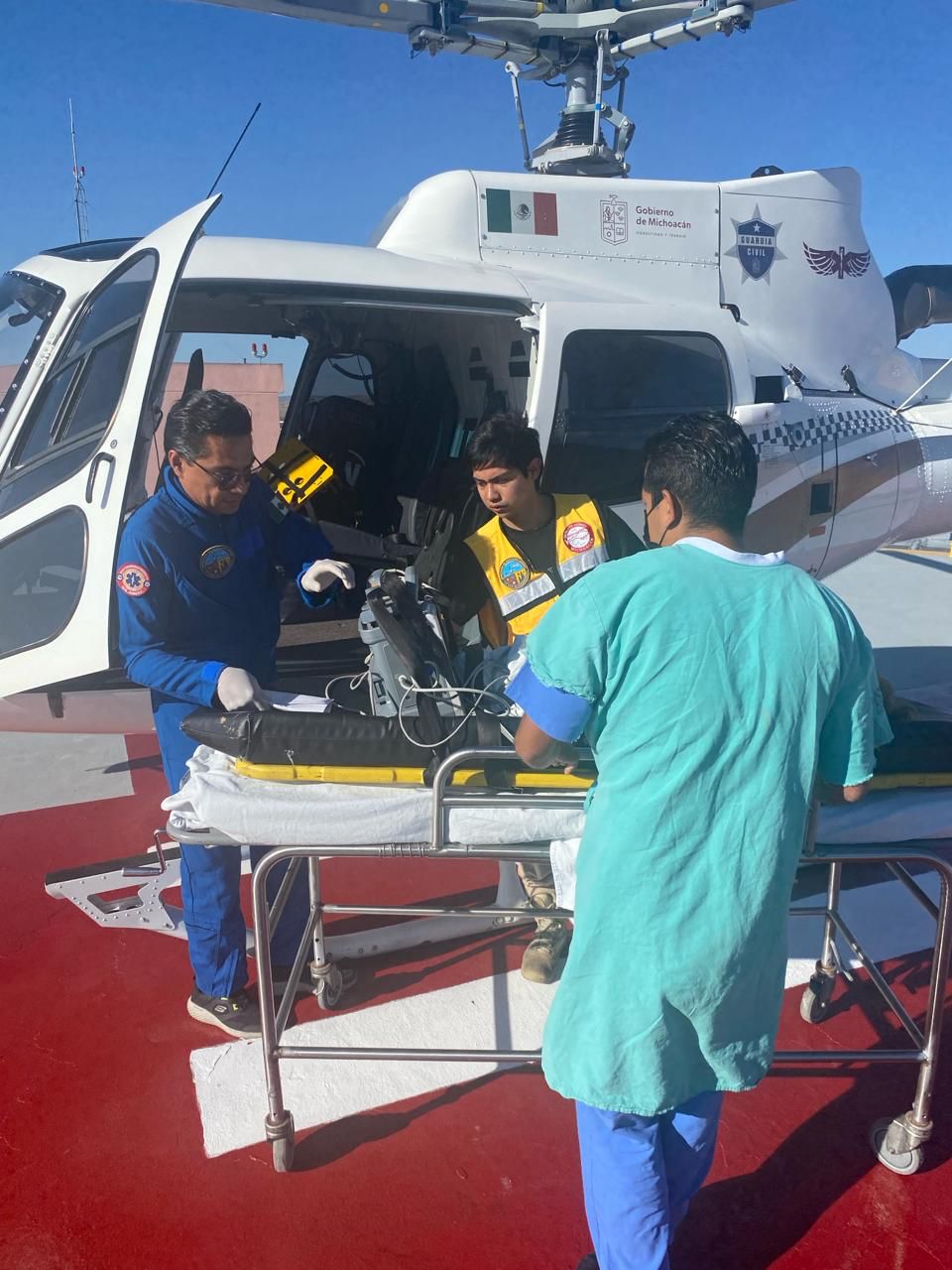 Rescate Aéreo de Niña de 2 Años Tras Accidente en Motocicleta