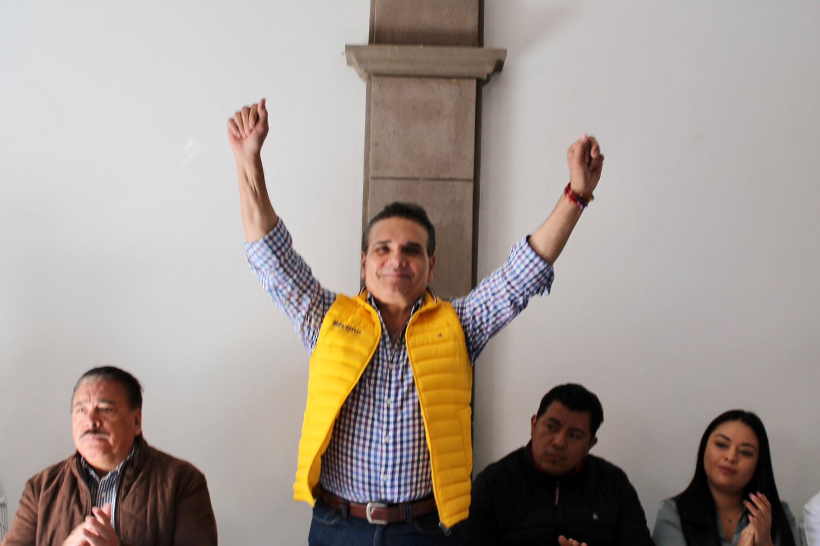 Me quedo en el PRD y voy a participar por el distrito de Zitácuaro: Silvano Aureoles