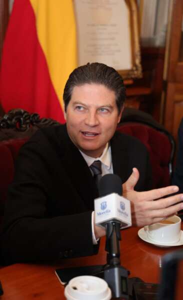 Llama Alfonso Martínez a morena a serenarse, “serenos morenos”