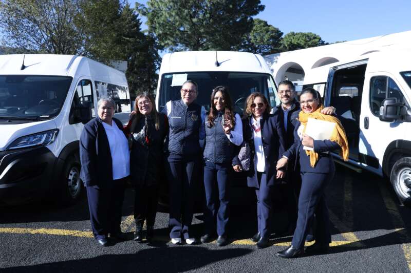 Equipan a la UMSNH con siete camionetas que mejorarán la movilidad de las y los nicolaitas