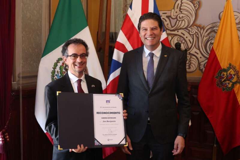 Morelia distingue a embajador de Gran Bretaña como Huésped Distinguido