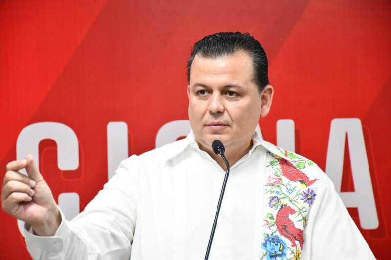 Gotas de Poder: Por soberbio abandonan liderazgos a Memo Valencia.