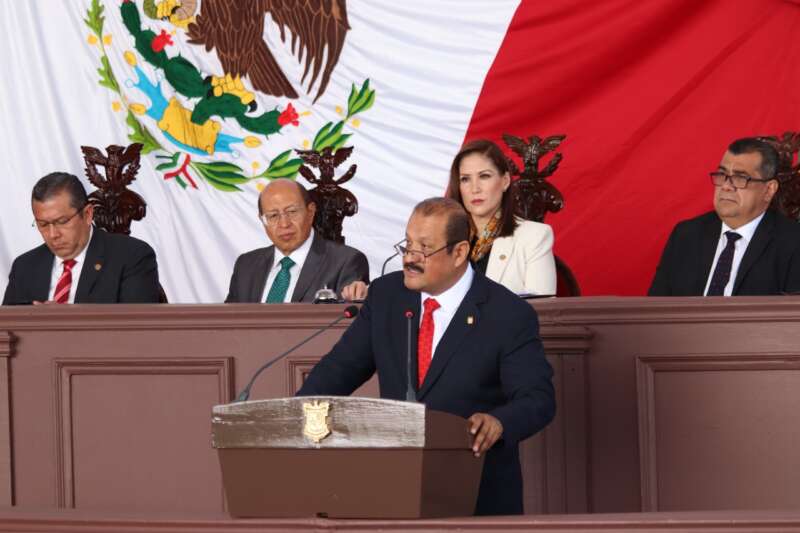 El nicolaicismo está vivo y de pie: recibe la Facultad de Derecho la presea “Primer Supremo Tribunal de Justicia para la América Mexicana, Ario 1815”.