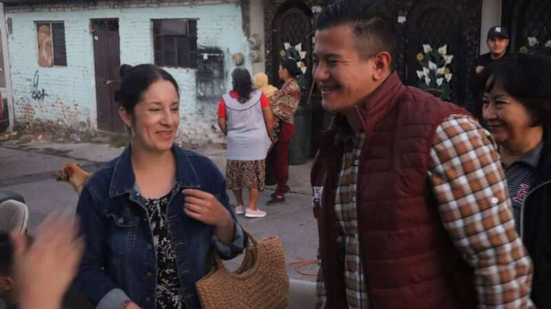 Víctor Zurita se reúne con familias de La Quemada
