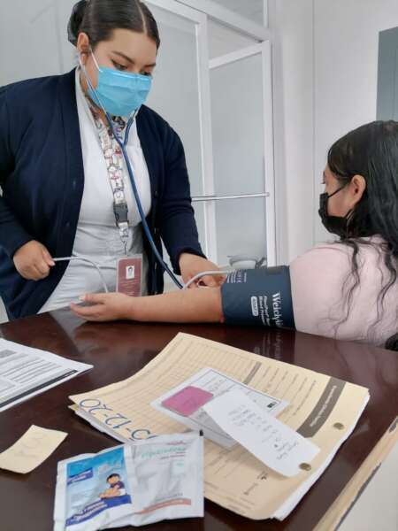 Centro de salud de Uruapan tiene consultorio especial para atender deshidratación e insolación