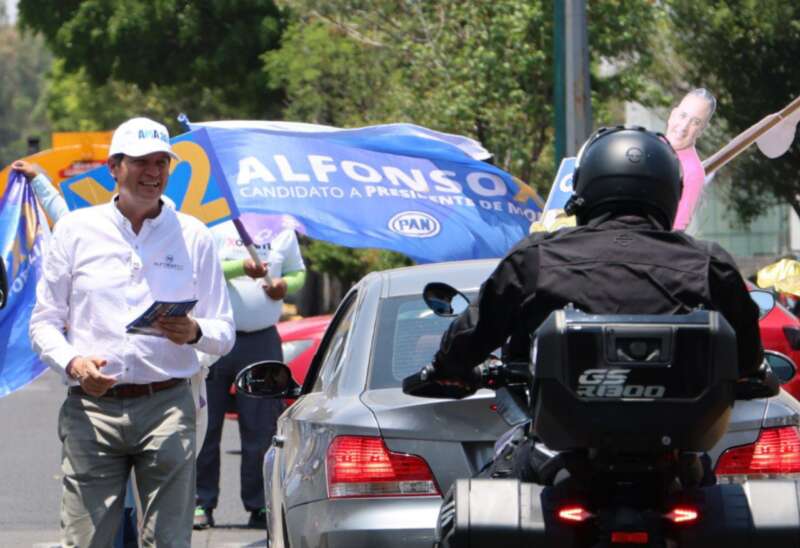 Alfonso Martínez acompaña a brigadas en calles y avenidas de Morelia