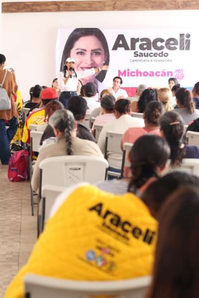 San Juanito Itzícuaro va con Araceli Saucedo