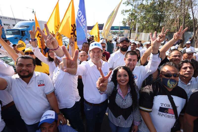 Respaldan 13 organizaciones de taxistas a Alfonso Martínez