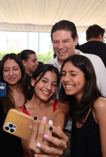 Alfonso afianza cercanía con la juventud de Morelia