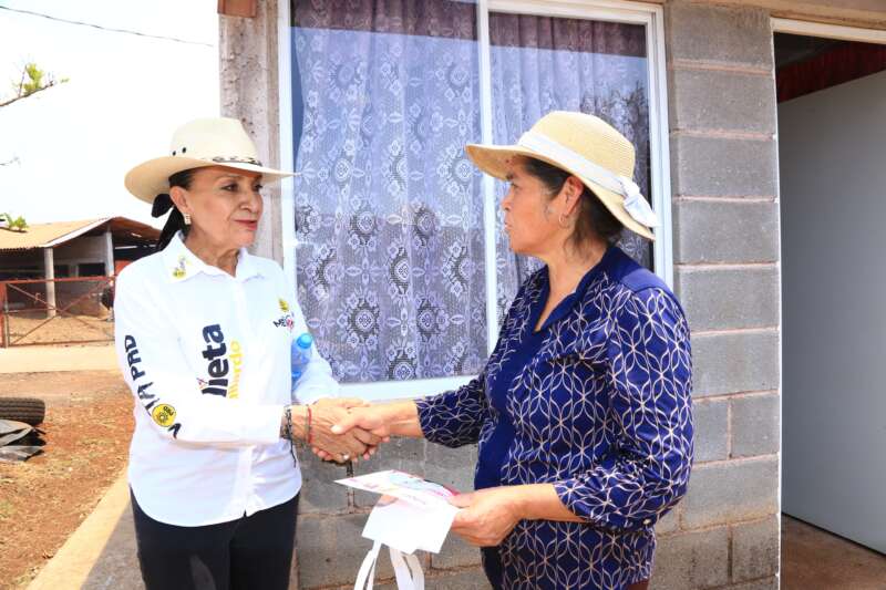 Para que Michoacán siga avanzando, unidos con la gente de El Desmonte ¡somos garantía!: Julieta Gallardo