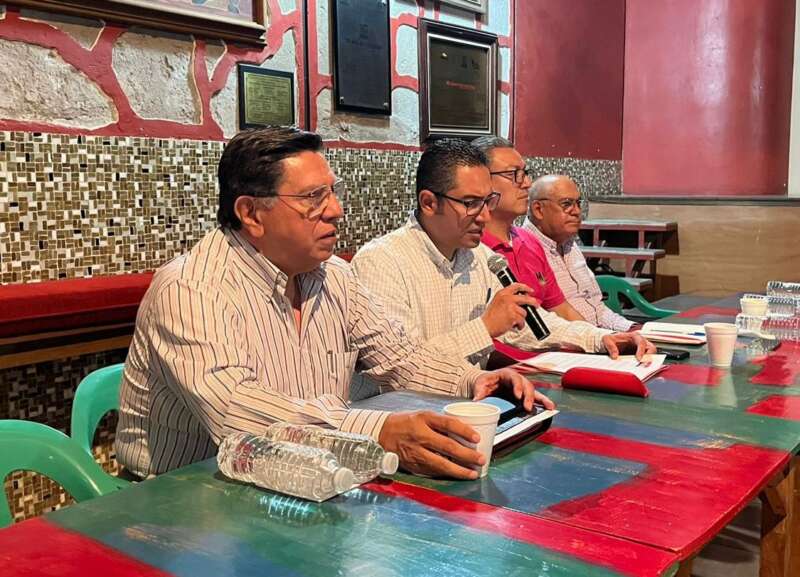 Jesús Reyna y Salvador Galván, muestran su simpatía por Alfonso Martínez, rumbo a la Presidencia