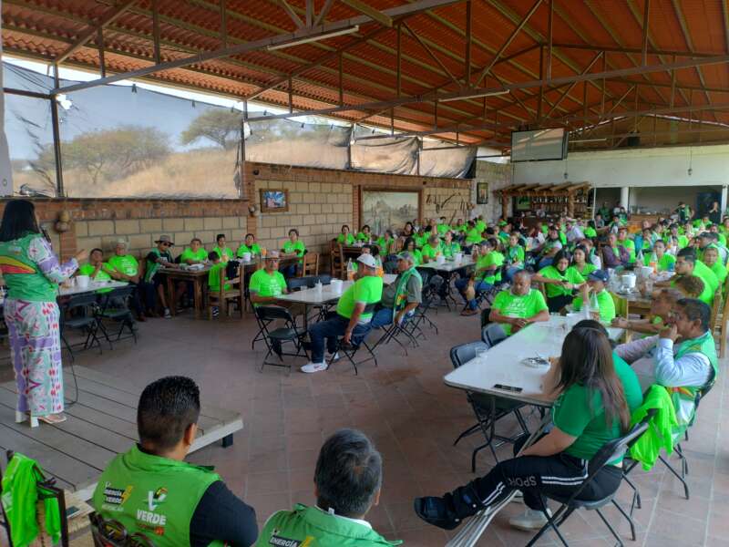 Rafael Querea reafirma compromiso con el proyecto compartido del Partido Verde PT y morena en emotivo discurso político.