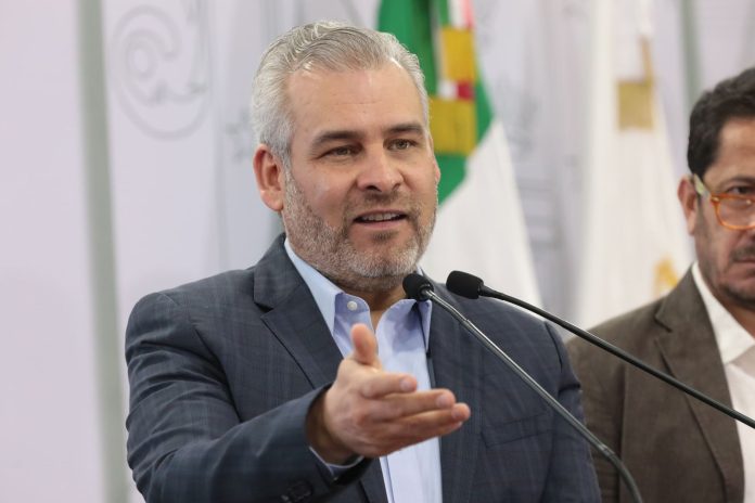 Gotas de Poder: Ramírez Bedolla tiene manos cortas pero uñas muy largas.