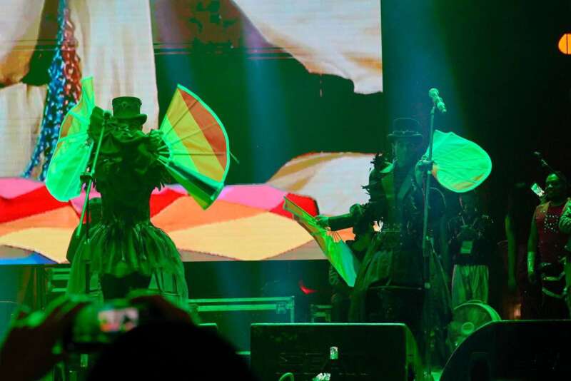 Miles de personas bailaron con Locomía, Dj Alvarado y Roberto Carlo