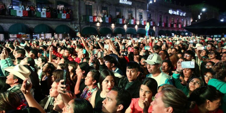 El tradicional Grito de Independencia en Michoacán “se convirtió e fiesta” con la Banda El Recodo