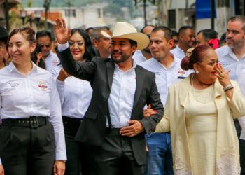 Humberto Jiménez Encabeza Desfile Cívico por el 16 de Septiembre en Los Reyes