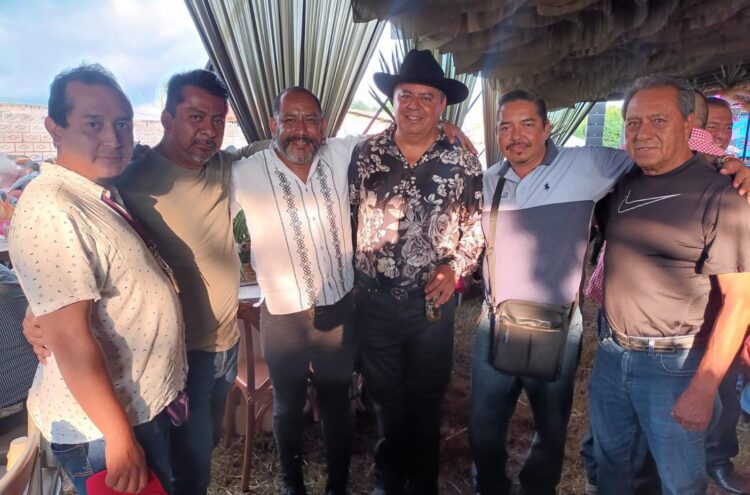 Tacámbaro está de fiesta, Jesús Barbosa celebra 50 años de vida