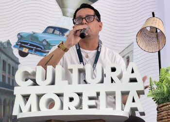 El filósofo de redes sociales Fernando Bustos en la Tercera Feria Internacional del Libro y la Lectura de Morelia