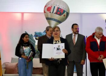 La abogada nicolaita Laura Ramos Chávez, presentó con éxito su libro “La Travesía”