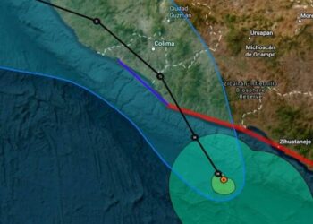 El huracán John toma fuerza y se enfila hacia Michoacán