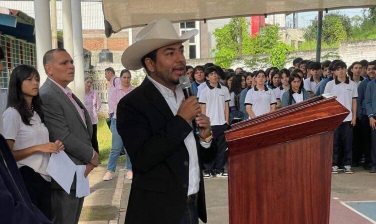 Continuamos en Los Reyes campaña por erradicar el dengue: Humberto Jiménez