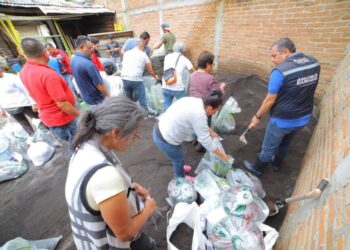 Barragán continúa apoyando a familias afectadas por el desfogue de la presa de Cointzio
