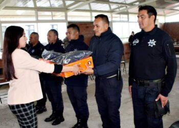 Entregan uniformes a elementos de Seguridad Pública Municipal de Morelos