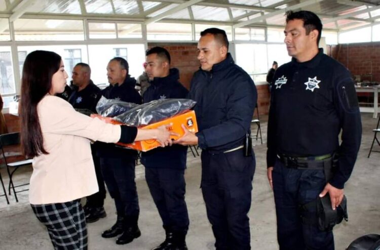 Entregan uniformes a elementos de Seguridad Pública Municipal de Morelos