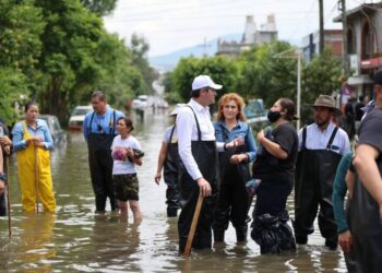 Supervisa Alfonso Martínez calles afectadas por desfogue de la presa