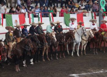 Familias morelianas disfrutan charreada en beneficio de niñas y niños con cáncer