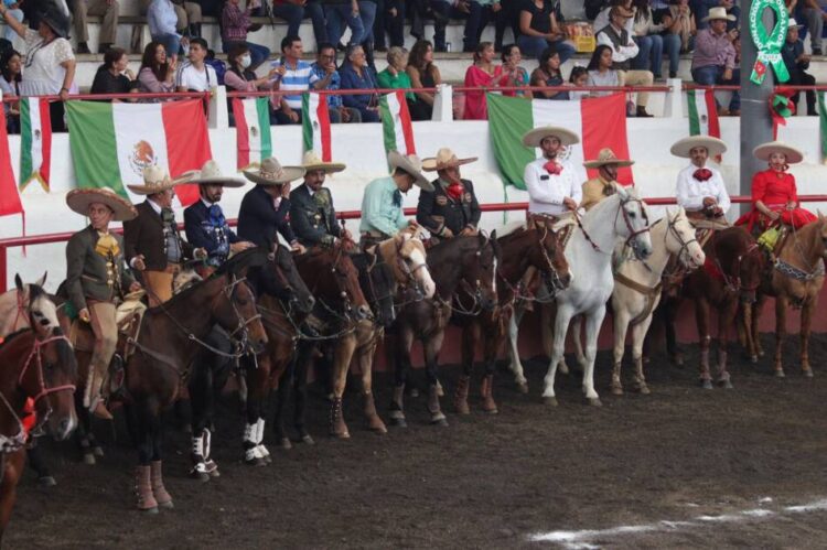 Familias morelianas disfrutan charreada en beneficio de niñas y niños con cáncer