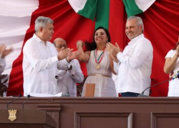 Entrega 76 Legislatura la presea “Constitución de 1814” a Alma Rosa Bahena