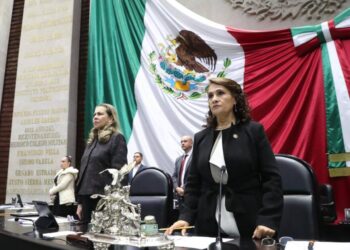 Un minuto de silencio guardó el Pleno de la Cámara de Diputados por el fallecimiento de Fernando Valenzuela