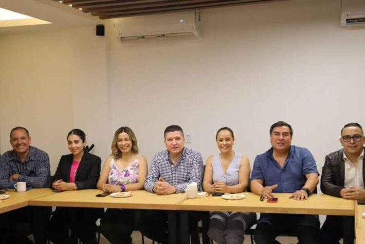 El tema de salud le preocupa y mantiene ocupado al Diputado Vicente Gómez en el distrito XIX