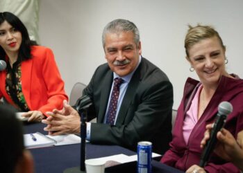 Va Morón junto al magisterio por fortalecimiento de la educación en México