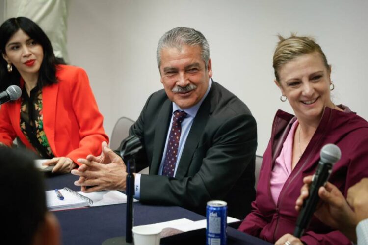 Va Morón junto al magisterio por fortalecimiento de la educación en México