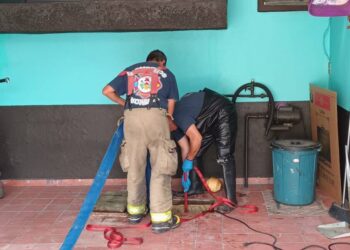 Protección Civil Morelia apoya a familias con limpieza de aljibes