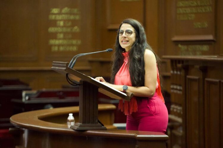 Se despide Diputada Bugarini del ex presidente Andrés Manuel López Obrador a nombre de la bancada de Morena