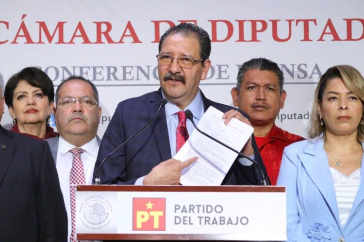 Presenta PT iniciativa para reducir jornada laboral a  40 horas