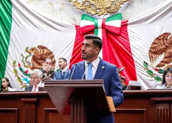 Propone Poncho Chávez apoyo económico para mujeres embarazadas