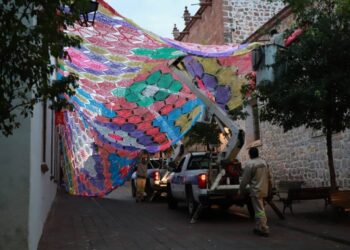 Cielo Tejido ilumina el Andador Nigromante en honor a los bebés que partieron de forma inesperada